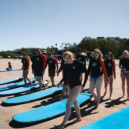 Iguana Surf Camp Hotel Tamarindo Kültér fotó