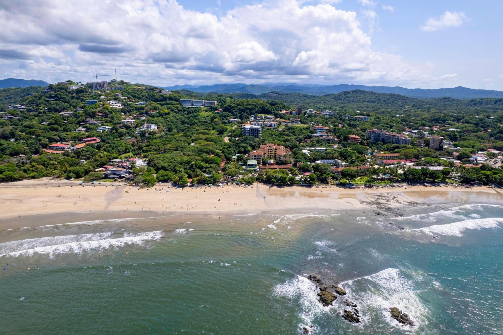 Iguana Surf Camp Hotel Tamarindo Kültér fotó